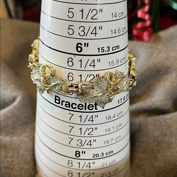 Sarah Coventry Two-toned Leaf Bracelet - Picture 6 of 6